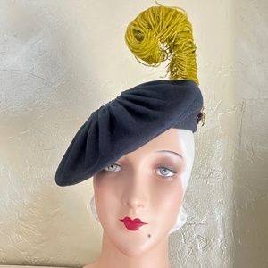 ALLURING 1940s' BLACK FELT BERET WITH GATHERED TOP + CURLED CHARTREUSE  FEATHER
